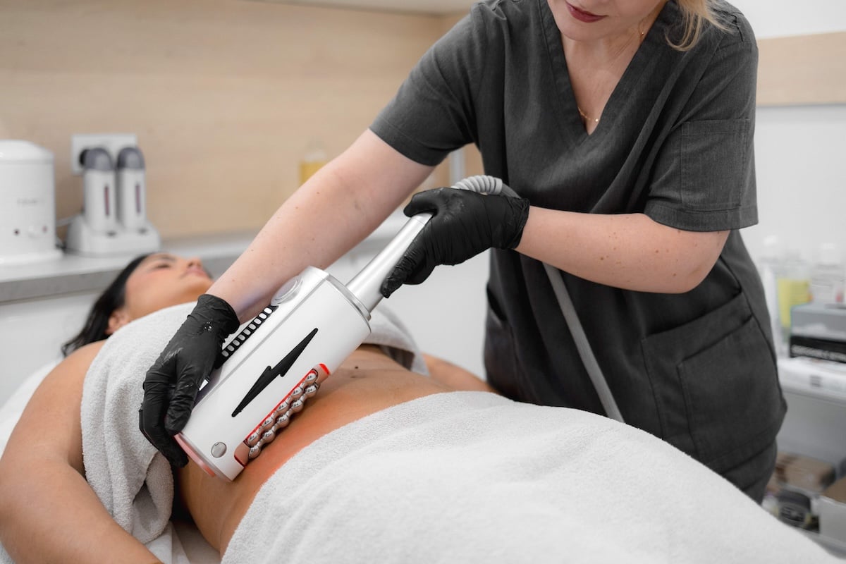 Endospheres therapy treatment at Skinoza Clinic — non-invasive cellulite and skin-tightening device in use on a client